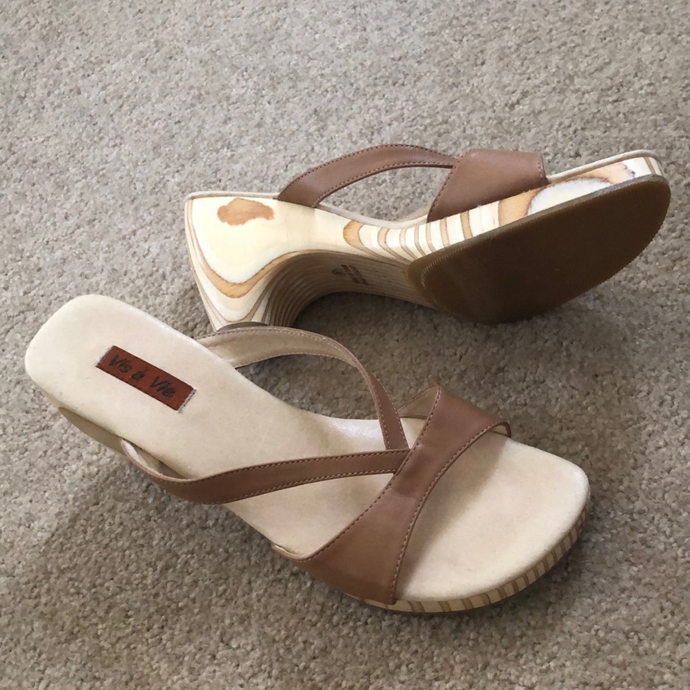 Vis á Vie Sandals real Leather with real wood.